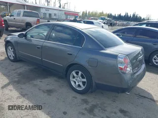 2005 Nissan Altima SE with VIN 1N4BL11E85C290306, listed as a IAAI auction lot 41942794 with 108,727 mi miles. Bid and sale history available at carsss.com. Image 3.