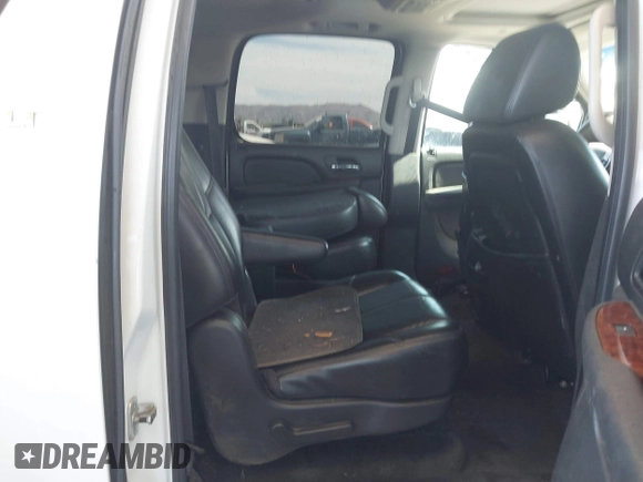 2007 Chevrolet Suburban LTZ with VIN 3GNFC16047G201752, listed as a IAAI auction lot 42028735 with 193,073 mi miles. Bid and sale history available at carsss.com. Image 8.