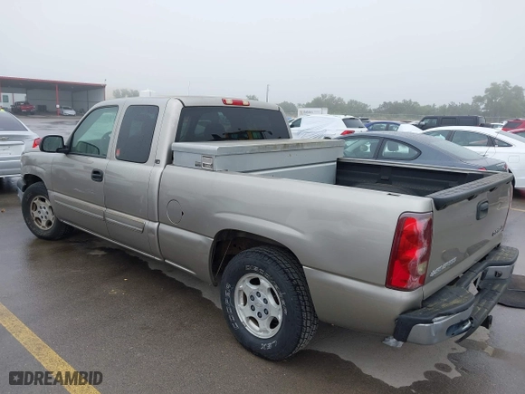 2003 Chevrolet Silverado 1500 LS with VIN 2GCEC19T131395606, listed as a IAAI auction lot 41969804 with 273,611 mi miles. Bid and sale history available at carsss.com. Image 3.