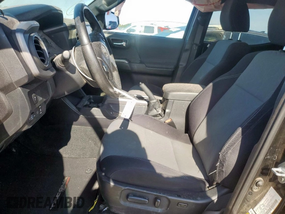 2021 Toyota Tacoma SR z VIN 5TFCZ5AN1MX256607, wystawiony jako Copart lot #52182225 z przebiegiem 44 717 mil mil oraz Szkoda całkowita • Salvage title. Historia ofert i sprzedaży dostępna na DreamBid. Obrazek 7.