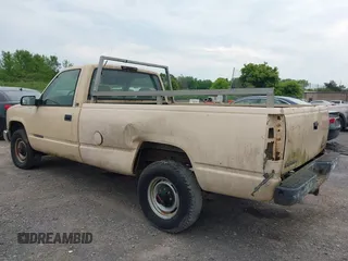1995 GMC Sierra 3500 z VIN 1GTGC34K2SE536473, wystawiony jako IAAI lot #42487739 z przebiegiem 81 910 mil mil oraz . Historia ofert i sprzedaży dostępna na DreamBid. Obrazek 3.