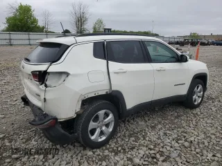 2019 Jeep Compass Latitude z VIN 3C4NJDBB5KT595474, wystawiony jako Copart lot #57227675 z przebiegiem 82 508 mil mil oraz Nie do naprawy • Non repairable. Historia ofert i sprzedaży dostępna na DreamBid. Obrazek 3.