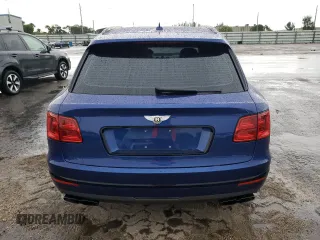 2020 Bentley Bentayga V8 z VIN SJAAM2ZV4LC029380, wystawiony jako Copart lot #61638873 z przebiegiem 7979 mil mil oraz . Historia ofert i sprzedaży dostępna na DreamBid. Obrazek 6.