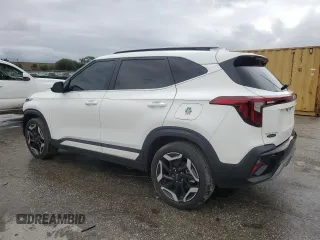 2024 Kia Seltos SX z VIN KNDETCA71R7553593, wystawiony jako Copart lot #51286435 z przebiegiem 23 644 mil mil oraz Szkoda całkowita • Salvage title. Historia ofert i sprzedaży dostępna na DreamBid. Obrazek 2.
