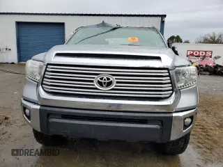 2017 Toyota Tundra Limited z VIN 5TFHW5F1XHX627001, wystawiony jako Copart lot #87833035 z przebiegiem Nie podano mil oraz Szkoda całkowita • Salvage title. Historia ofert i sprzedaży dostępna na DreamBid. Obrazek 5.