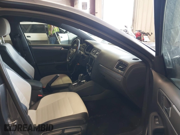 2016 Volkswagen Jetta Sport z VIN 3VWD17AJ8GM410208, wystawiony jako IAAI lot #42237019 z przebiegiem 67 137 mil mil oraz . Historia ofert i sprzedaży dostępna na DreamBid. Obrazek 5.