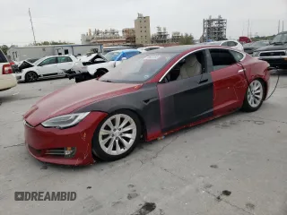 2019 Tesla Model S 75D z VIN 5YJSA1E29KF347384, wystawiony jako Copart lot #50622555 z przebiegiem Nie podano mil oraz Szkoda całkowita • Salvage title. Historia ofert i sprzedaży dostępna na DreamBid. Obrazek 1.