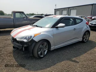 2013 Hyundai Veloster Turbo z VIN KMHTC6AE3DU137865, wystawiony jako Copart lot #60566245 z przebiegiem 130 395 mil mil oraz Czysty tytuł • Clean title. Historia ofert i sprzedaży dostępna na DreamBid. Obrazek 1.