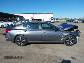 2022 Nissan Altima SV z VIN 1N4BL4DV6NN403932, wystawiony jako IAAI lot #41940084 z przebiegiem 6 292 mil mil oraz . Historia ofert i sprzedaży dostępna na DreamBid. Obrazek 14.