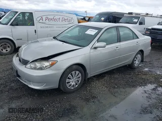 2006 Toyota Camry STD z VIN 4T1BE32K86U157718, wystawiony jako IAAI lot #41805465 z przebiegiem 327 299 mil mil oraz . Historia ofert i sprzedaży dostępna na DreamBid. Obrazek 17.