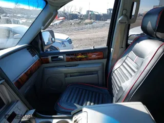 2004 Lincoln Navigator Luxury with VIN 5LMFU28R54LJ07507, listed as a IAAI auction lot 41284716 with 255,912 mi miles. Bid and sale history available at carsss.com. Image 5.