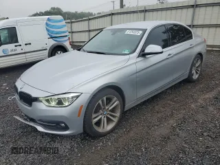 2018 BMW 3 Series 330i z VIN WBA8B9G50JNU98561, wystawiony jako Copart lot #61293325 z przebiegiem 106 656 mil mil oraz Czysty tytuł • Clean title. Historia ofert i sprzedaży dostępna na DreamBid. Obrazek 1.