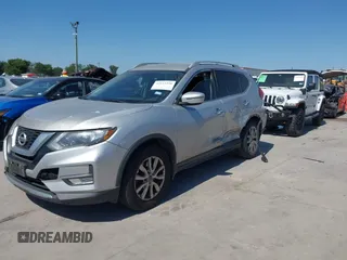 2017 Nissan Rogue SV z VIN 5N1AT2MN5HC730098, wystawiony jako IAAI lot #42033390 z przebiegiem 91 755 mil mil oraz . Historia ofert i sprzedaży dostępna na DreamBid. Obrazek 17.