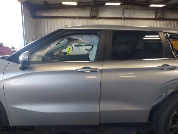 2024 Mitsubishi Outlander SE with VIN JA4J4VA88RZ087434, listed as a IAAI auction lot 41993555 with 1,396 mi miles. Bid and sale history available at carsss.com. Image 15.