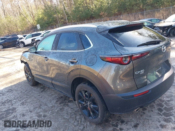 2025 Mazda CX-30 S Select Sport z VIN 3MVDMBBM4SM752011, wystawiony jako IAAI lot #41505023 z przebiegiem 1 601 mil mil oraz . Historia ofert i sprzedaży dostępna na DreamBid. Obrazek 3.