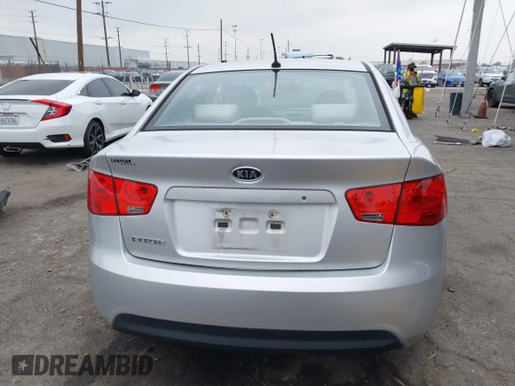 2013 Kia Forte LX with VIN KNAFT4A21D5739585, listed as a IAAI auction lot 42097213 with 195,500 mi miles. Bid and sale history available at carsss.com. Image 17.