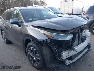 2022 Toyota Highlander Hybrid XLE with VIN 5TDGBRCH8NS559153, listed as a IAAI auction lot 41288574 with 59,713 mi miles. Bid and sale history available at carsss.com. Image 1.