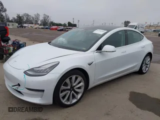 2020 Tesla Model 3 Standard Range Plus z VIN 5YJ3E1EAXLF806438, wystawiony jako IAAI lot #42104964 z przebiegiem 89 065 mil mil oraz . Historia ofert i sprzedaży dostępna na DreamBid. Obrazek 2.
