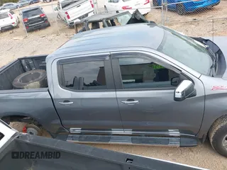 2021 Chevrolet Silverado 1500 LT z VIN 1GCUYDED3MZ411911, wystawiony jako IAAI lot #42005209 z przebiegiem 29 253 mil mil oraz . Historia ofert i sprzedaży dostępna na DreamBid. Obrazek 13.