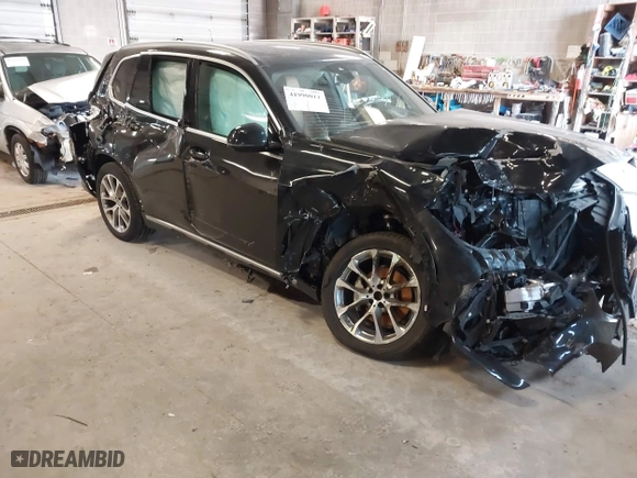 2021 BMW X5 xDrive40i with VIN 5UXCR6C01M9D94452, listed as a IAAI auction lot 41990011 with 1 mi miles. Bid and sale history available at carsss.com. Image 1.