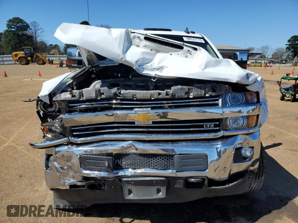 2019 Chevrolet Silverado 3500HD LTZ with VIN 1GC4KXEY4KF100539, listed as a Copart auction lot 48533115 with 117,369 mi miles and Salvage Title. Bid and sale history available at carsss.com. Image 5.