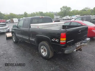 2000 Chevrolet Silverado 2500 LS z VIN 1GCGK29UXYE135561, wystawiony jako IAAI lot #42318334 z przebiegiem 286 967 mil mil oraz . Historia ofert i sprzedaży dostępna na DreamBid. Obrazek 3.