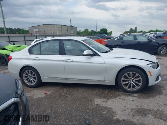 2018 BMW 3 Series 320i z VIN WBA8E1G53JNU90270, wystawiony jako IAAI lot #42183837 z przebiegiem 90 106 mil mil oraz . Historia ofert i sprzedaży dostępna na DreamBid. Obrazek 13.