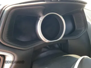 2018 Aston Martin DB11 z VIN SCFRMFAV1JGL05008, wystawiony jako Copart lot #77024394 z przebiegiem Nie podano mil oraz Szkody całkowita. Historia ofert i sprzedaży dostępna na DreamBid. Obrazek 9.