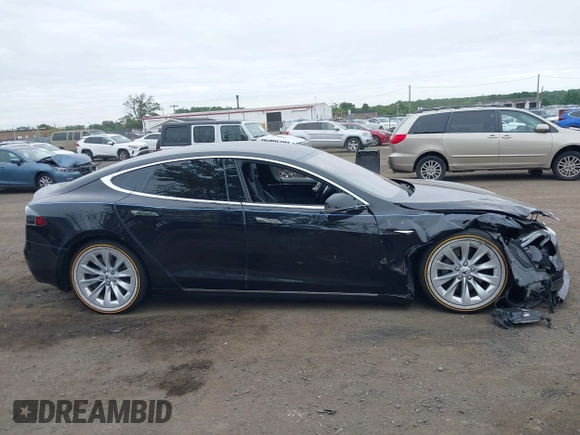 2018 Tesla Model S 75D с VIN 5YJSA1E26JF244843, выставлен на аукционе IAAI как лот 42585984 с пробегом 70 893 миль миль и . История ставок и продаж доступна на DreamBid. Изображение 13.