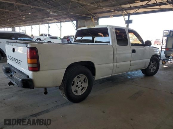 2000 Chevrolet Silverado 1500 with VIN 2GCEC19W0Y1310868, listed as a Copart auction lot 52819815 with 348,088 mi miles and Salvage Title. Bid and sale history available at DreamBid. Image 3.