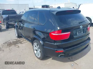2010 BMW X5 z VIN 5UXFE8C52AL311929, wystawiony jako IAAI lot #42029162 z przebiegiem 182 369 mil mil oraz . Historia ofert i sprzedaży dostępna na DreamBid. Obrazek 3.