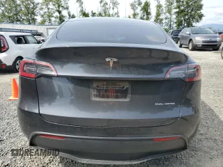 2024 Tesla Model Y Long Range z VIN 7SAYGDEE8RF986258, wystawiony jako Copart lot #58434275 z przebiegiem 59 934 mil mil oraz Szkoda całkowita • Salvage title. Historia ofert i sprzedaży dostępna na DreamBid. Obrazek 6.