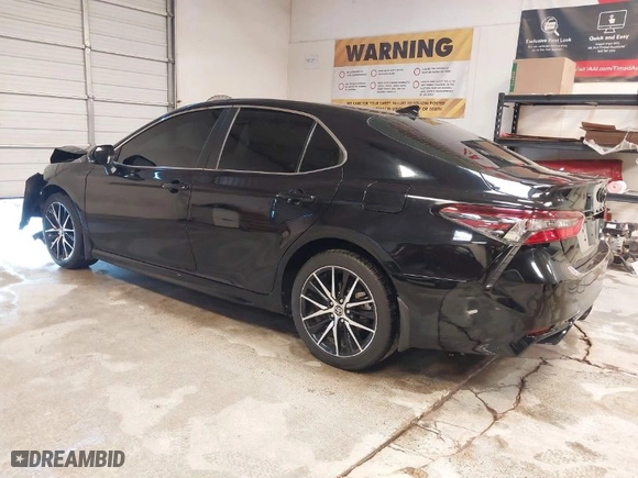 2021 Toyota Camry SE Nightshade with VIN 4T1T11AK9MU613194, listed as a IAAI auction lot 41353207 with 60,202 mi miles. Bid and sale history available at carsss.com. Image 3.