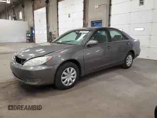 2005 Toyota Camry LE z VIN 4T1BE30K95U598002, wystawiony jako Copart lot #57551775 z przebiegiem 179 629 mil mil oraz Szkoda całkowita • Salvage title. Historia ofert i sprzedaży dostępna na DreamBid. Obrazek 1.