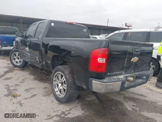 2007 Chevrolet Silverado 1500 Work Truck with VIN 1GCEC19C67Z509399, listed as a IAAI auction lot 41265865 with 324,438 mi miles. Bid and sale history available at carsss.com. Image 3.