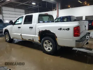 2005 Dodge Dakota SLT z VIN 1D7HW48K15S245809, wystawiony jako Copart lot #76278454 z przebiegiem 213 993 mil mil oraz Czysty tytuł • Clean title. Historia ofert i sprzedaży dostępna na DreamBid. Obrazek 2.