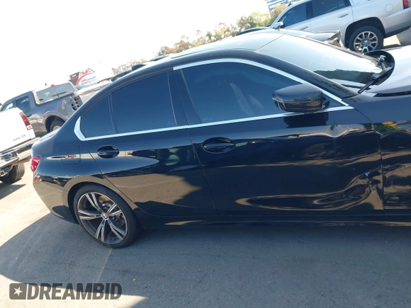 2021 BMW 3 Series 330i z VIN 3MW5R1J02M8B67582, wystawiony jako IAAI lot #41880589 z przebiegiem 31 915 mil mil oraz . Historia ofert i sprzedaży dostępna na DreamBid. Obrazek 13.