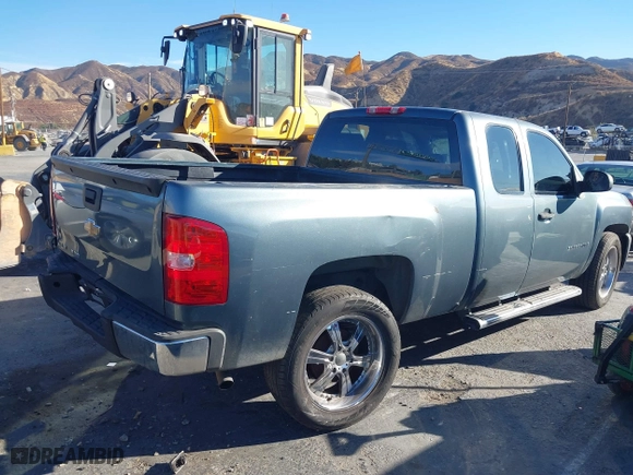 2007 Chevrolet Silverado 1500 Work Truck with VIN 1GCEC19C77Z503305, listed as a IAAI auction lot 41253453 with 160,392 mi miles. Bid and sale history available at carsss.com. Image 13.