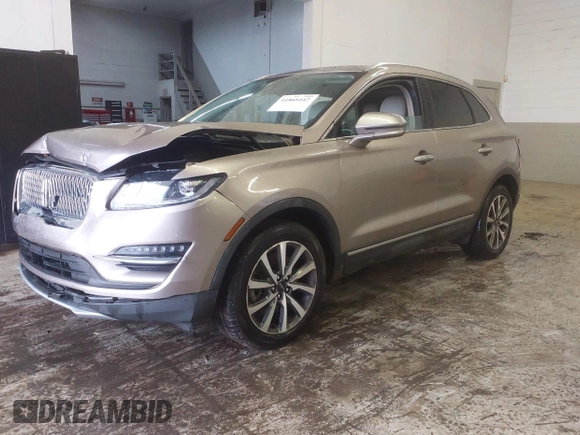 2019 Lincoln MKC Reserve with VIN 5LMTJ3DH4KUL20647, listed as a IAAI auction lot 41868447 with 64,403 mi miles and . Bid and sale history available at DreamBid. Image 2.