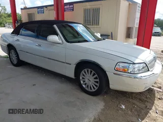 2006 Lincoln Town Car Signature z VIN 1LNHM81W36Y602874, wystawiony jako IAAI lot #42414765 z przebiegiem 121 459 mil mil oraz . Historia ofert i sprzedaży dostępna na DreamBid. Obrazek 13.