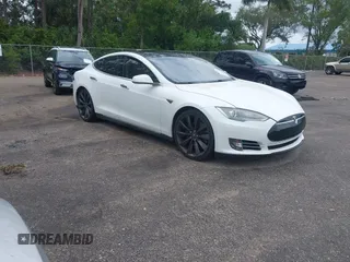 2013 Tesla Model S Performance с VIN 5YJSA1DP9DFP04076, выставлен на аукционе IAAI как лот 42185465 с пробегом 179 640 миль миль и . История ставок и продаж доступна на DreamBid. Изображение 1.