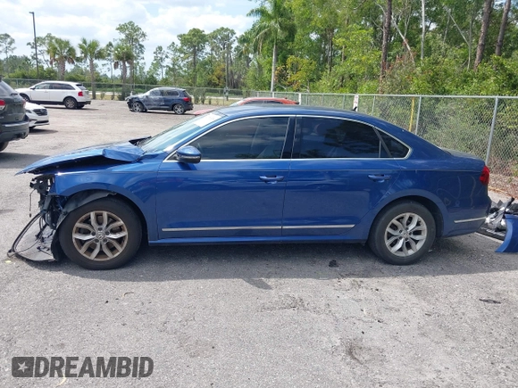 2017 Volkswagen Passat S z VIN 1VWAT7A30HC067492, wystawiony jako IAAI lot #41796538 z przebiegiem 43 926 mil mil oraz . Historia ofert i sprzedaży dostępna na DreamBid. Obrazek 15.