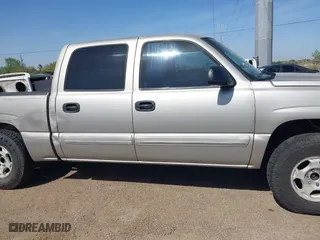 2006 Chevrolet Silverado 1500 LT1 with VIN 2GCEK13T761140183, listed as a IAAI auction lot 41760307 with 225,644 mi miles. Bid and sale history available at carsss.com. Image 13.
