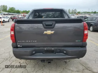 2011 Chevrolet Avalanche LT z VIN 3GNTKFE33BG214581, wystawiony jako Copart lot #55279435 z przebiegiem 182 711 mil mil oraz Szkoda całkowita • Salvage title. Historia ofert i sprzedaży dostępna na DreamBid. Obrazek 6.
