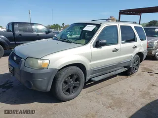 2005 Ford Escape XLT with VIN 1FMYU93135KC44135, listed as a IAAI auction lot 42002351 with 185,569 mi miles. Bid and sale history available at carsss.com. Image 2.