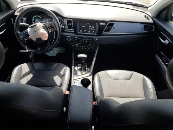 2017 Kia Niro EX with VIN KNDCC3LC6H5045759, listed as a Copart auction lot 51387955 with 70,532 mi miles and Salvage Title. Bid and sale history available at DreamBid. Image 8.