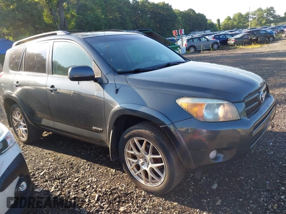 2007 Toyota RAV4 Sport z VIN JTMBD32V275077246, wystawiony jako IAAI lot #42781419 z przebiegiem 145 010 mil mil oraz . Historia ofert i sprzedaży dostępna na DreamBid. Obrazek 1.