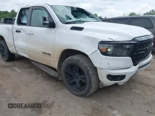 2022 Ram 1500 Big Horn z VIN 1C6RREBT7NN475406, wystawiony jako IAAI lot #42263097 z przebiegiem 54 680 mil mil oraz . Historia ofert i sprzedaży dostępna na DreamBid. Obrazek 1.
