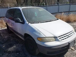2000 Chrysler Voyager SE z VIN 1C4GJ44G5YB765618, wystawiony jako IAAI lot #41620854 z przebiegiem 179 090 mil mil oraz . Historia ofert i sprzedaży dostępna na DreamBid. Obrazek 1.