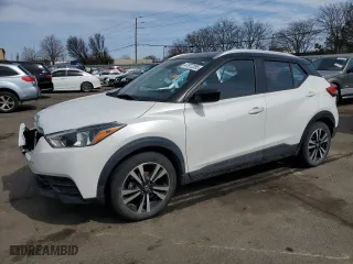 2018 Nissan Kicks SV with VIN 3N1CP5CU3JL533780, listed as a Copart auction lot 47972285 with 44,159 mi miles and Salvage Title. Bid and sale history available at carsss.com. Image 1.